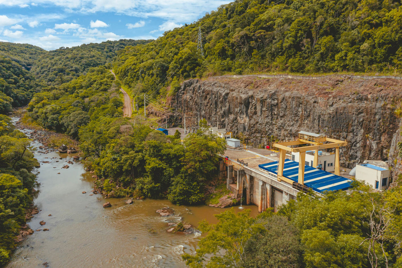 Hidrelétrica Esmeralda na Região Sul do Brasil 